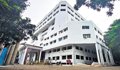 The Chennai district collectorate office, Singaravelar Maaligai building, is likely to be changed to a court complex 