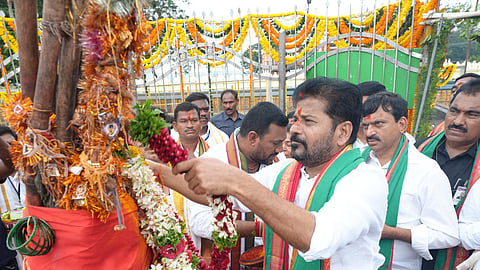Chief Minister A Revanth Reddy offers ‘bangaram’ (jaggery) equal to his body weight, at Medaram on Tuesday.