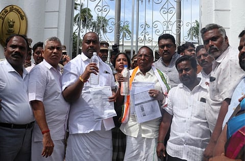  Former Chief Minister V. Narayanasamy and PPCC members staged a protest infront of Raj Nivas on Wednesday condemning the supply of contaminated drinking water that allegedly caused three deaths. 