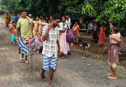 Paddam Jogi being carried on a cot at Sundarayyanagar in Pinapaka mandal of Bhadradri Kothagudem district