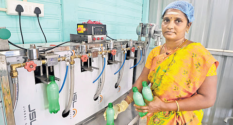 Farm worker in TN's Theni raises toast to food business, brews soda from betel leaf 1 From 1kg of betel leaves, Renuga extracts 900 ml liquid, which she turns into a drink, proudly naming it Mr Green. She has also developed a sugar-free version of the drink