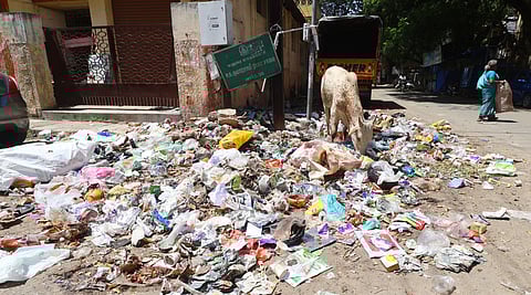 The residents alleged that the corporation's poor handling of waste collection has turned garbage clearance into an everyday struggle.