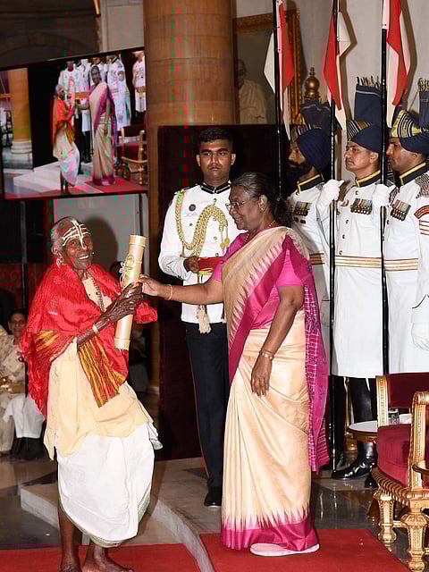 Guru Gopinath Swain receiving Padmashree from President Droupadi Murmu in 2024