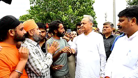 Former CM Ashok Gehlot visited SMS Hospital and met with the bereaved families