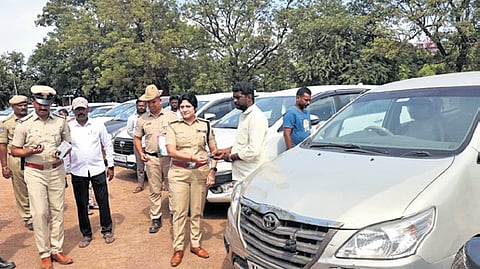 Ballari SP Shobha Rani VJ hands over one of the recovered cars to its owners 