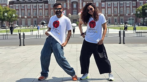 Kunchacko Boban (L) and Manju Warrier (R)