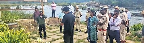 Officials cleared encroachments from a luxury riverside resort for violating buffer zone norms at Srirangapatna in Mandya on Wednesday