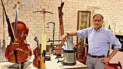 The absurd life of things