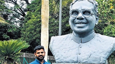 Sculptor Sijo Idukki with the bust of former President K R Narayanan at the Raj Bhavan