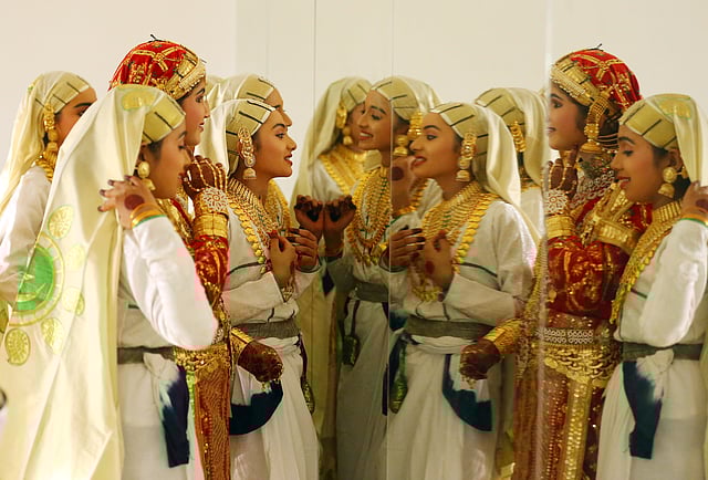 Students getting ready for Oppana