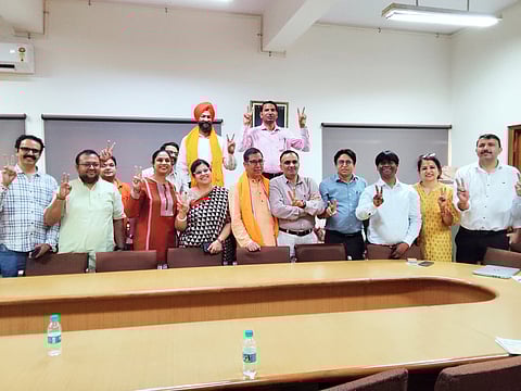 New office-bearers for DUTA; opposition groups condemn remarks by VC