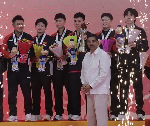 Odisha Governor Hari Babu Kambhampati with the victorious China team in Bhubaneswar 