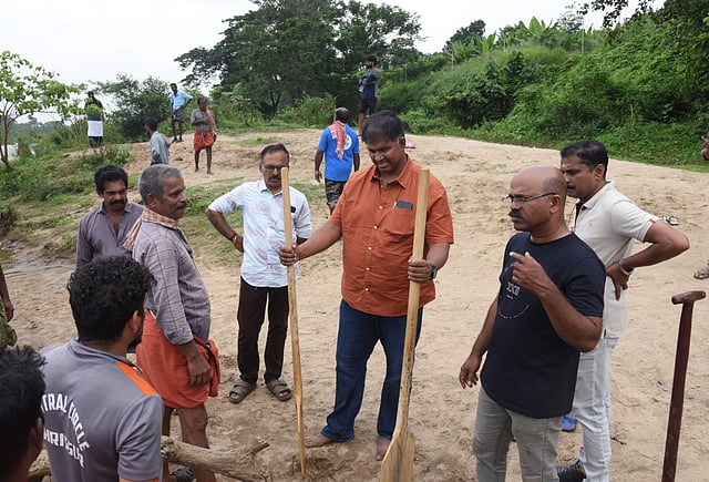Officials of the forest department conducting the training and safety inspection of the coracle rides
