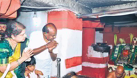 Union Minister for Steel and Heavy Industries HD Kumaraswamy prays at the Sri Hasanamba temple with his wife Anita and grandson in Hassan on Friday.