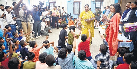 CM Rekha Gupta distributes gifts to children at DMRC orphanage.