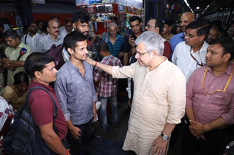 Railway Minister Ashwini Vaishnaw interacting with the passengers at the Delhi railway station