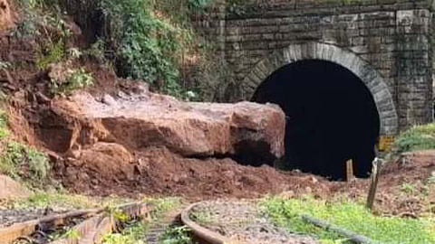 Better facilities at the Mettupalayam railway station and additional coaches for the Mettupalayam-Coimbatore MEMU passenger train.