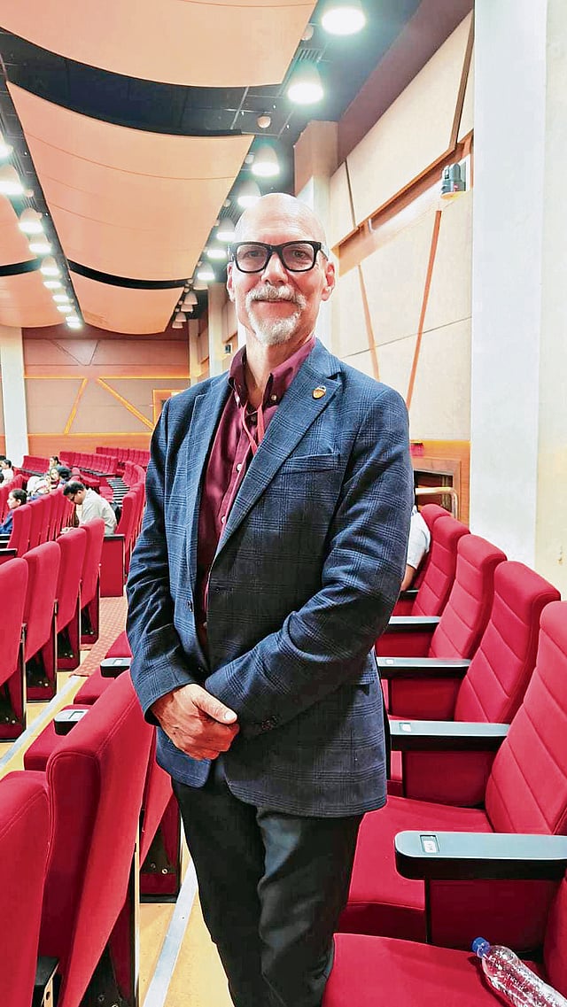 Dr Craig Edward De Forest