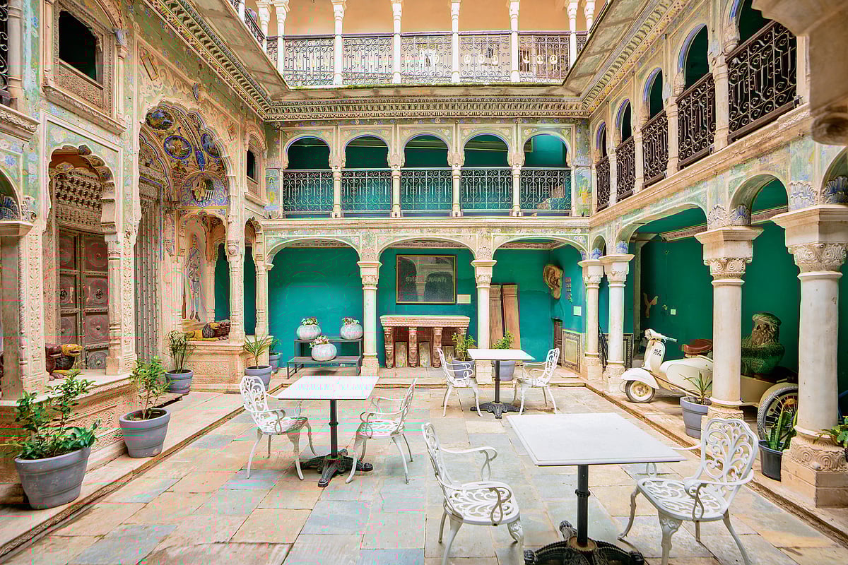 Frescoes of a forgotten facade