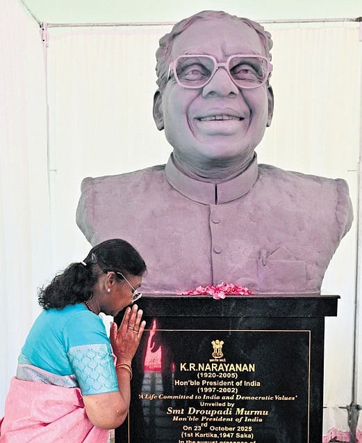 President Droupadi Murmu pays floral tributes to the bust of former President K R Narayanan 