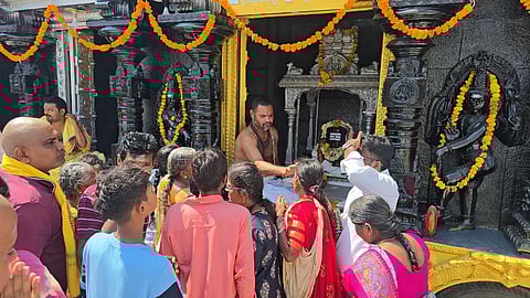  When darshan break temporly devotees have darshan at temple replica at Sri Raja Rajeshwara Swamy temple, Vemulawada in Rajanna-Sircilla district on Wednesday.