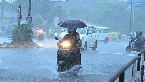 A yellow alert has also been issued for Wayanad, Malappuram, Palakkad, Thrissur, Ernakulam, Idukki, Kottayam, and Alappuzha districts.