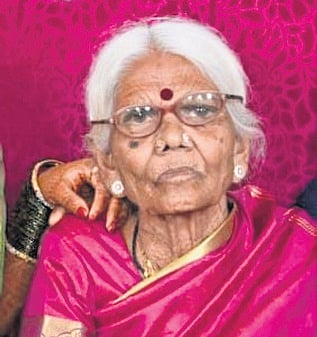 The deceased has been identified as Akkayamma.