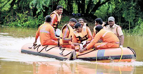 Police, along with NDRF and Fire Service personnel, conducted overnight rescue operations using boats and nets despite heavy rain.