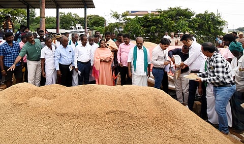 The visit from central government comes after farmers’ demand for relaxation in the procurement norm from 17% to 22% as continuous rain has affected paddy 