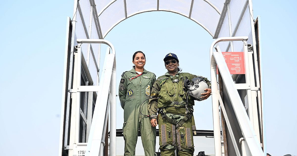 President Murmu’s Rafale moment with IAF pilot Pakistan claimed it captured during Op Sindoor