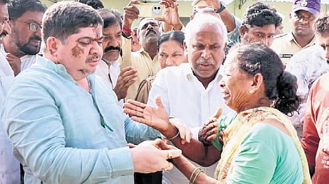 A farmer pleads with Minister Ponnam Prabhakar in Husnabad, Siddipet.