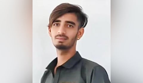 The deceased was identified as Darshan N, a resident of Gundappa Layout in Uttarahalli.