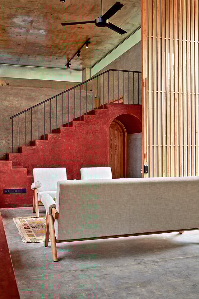 Colour Palette: Add small pops of colour via textiles, cushions, or pottery—think maroon, mustard, or teal