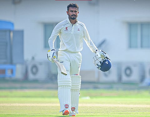 Medium pacer Nachiket Bhute claimed his second five-wicket haul in First Class cricket to give Vidarbha an edge over Tamil Nadu on Sunday