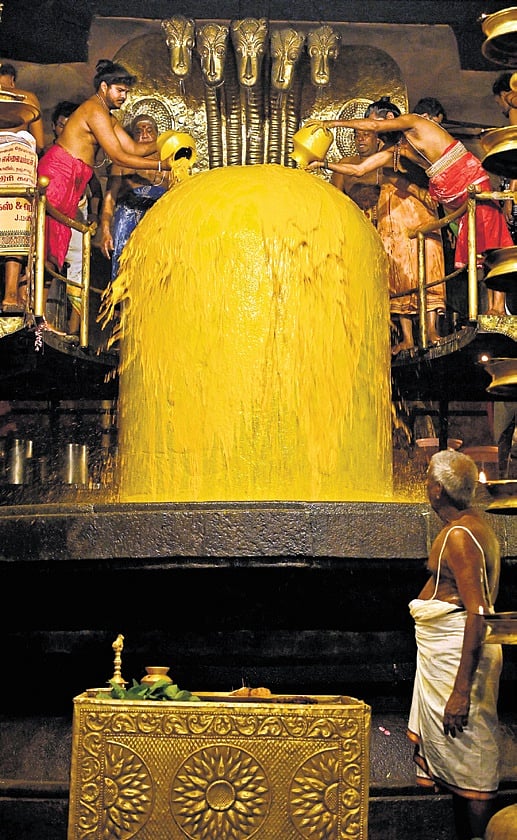 Ablutions and garlanding of Raja Raja I statue mark 1040th Sathaya ...