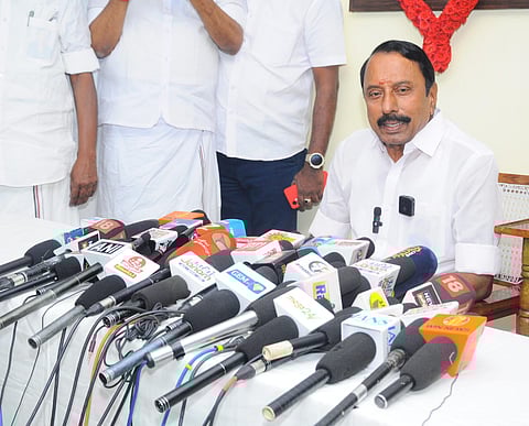 KA Sengottaiyan (L), Edappadi Palaniswami