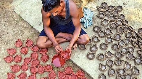 Image of artisans used for representative purpose.