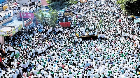 Agitating sugarcane growers at Gurlapur, near Mudalgi, Belagavi district.