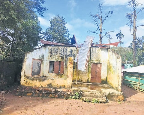 Dilapidated school in Champapatti village in Dumbriguda mandal of Alluri Sitarama Raju district.