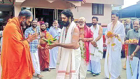 Head priest of Thirunavaya temple Sudheer Namboothiri receives Swami Anandavanam.