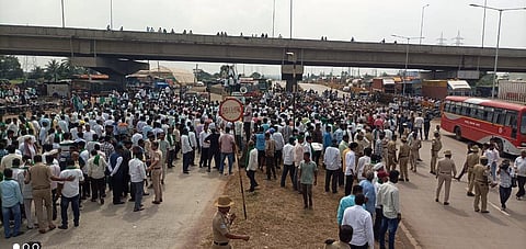 Farmers agitating near the Hattargi Toll Naka in Hukkeri taluk on Friday, Nov 7, 2025.