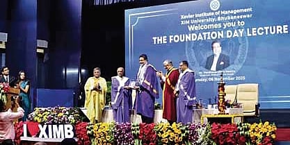 Harshavardhan Neotia being conferred with honorary doctoral degree.
