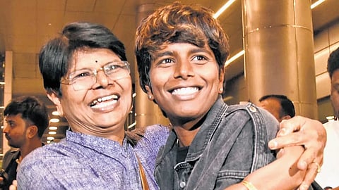 Arundhati Reddy from Hyderabad, a member of the World Cup winning Indian cricket team, hugs her mother upon arriving at Rajiv Gandhi International Airport on Thursday.