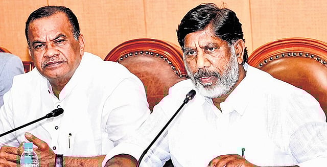 Deputy Chief Minister Mallu Bhatti Vikramarka holds discussions with the managements of private colleges in Praja Bhavan, Hyderabad, on Thursday.