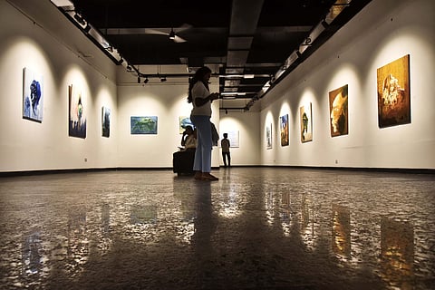 Dialogues on sand and colour 