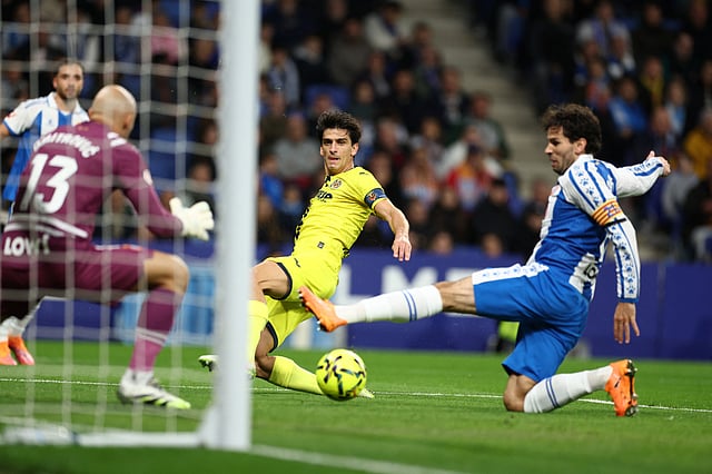 Villarreal's Gerard challenges Espanyol's goalkeeper Marko Dmitrovic during the Spanish league football match between RCD Espanyol and Villarreal CF at RCDE Stadium in Cornella de Llobregat on November 8, 2025.