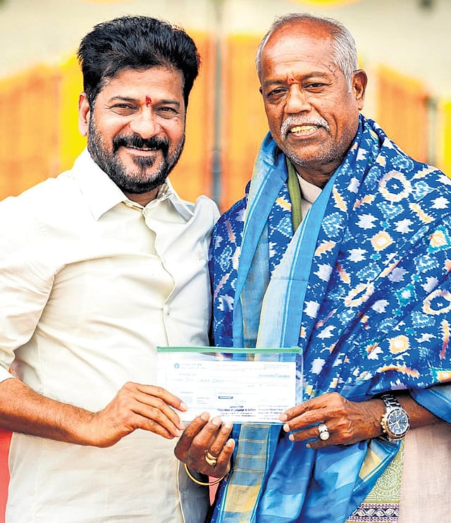 A file photo of Ande Sri receiving a cash award from Chief Minister Revanth Reddy on Telangana Formation Day.