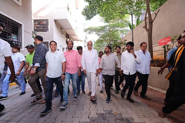 Former Minister Harish Rao visits Vasavi Brindavanam Apartments, Moti Nagar, on Sunday.