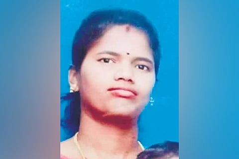 The deceased were identified as Jayalakshmi and her daughter Padmavathy.