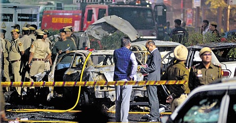 The alert was issued after the investigation revealed that other suspects, already connected to the Hyundai i20 used in the explosion, were also in possession of another red-coloured car, the police source said.